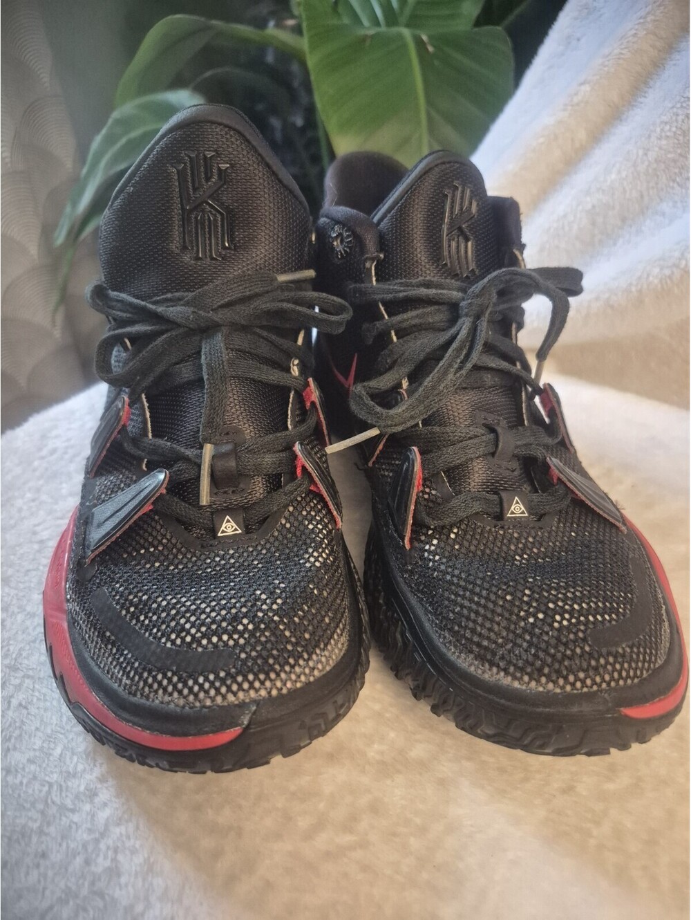 Size 8 uk7  Nike Kyrie 7 Bred - CQ9326-001